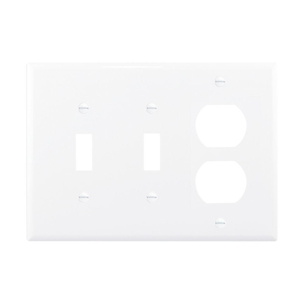 Wallplate 3G 2Toggle 1Duplex Poly Mid WH