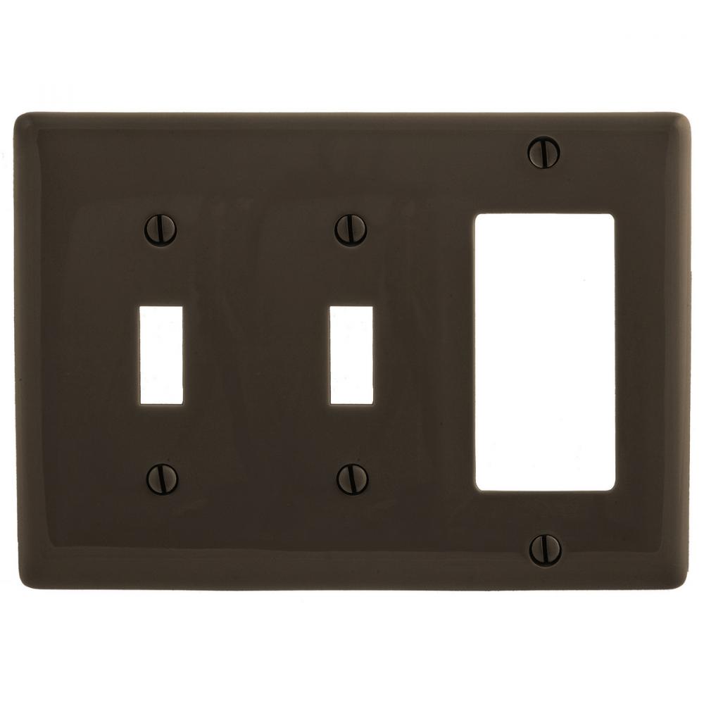 WALLPLATE, 3-G, 2) TOG 1) DEC, BR